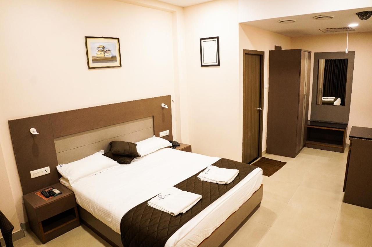 Hotel De L'Amour Port Blair Exteriör bild