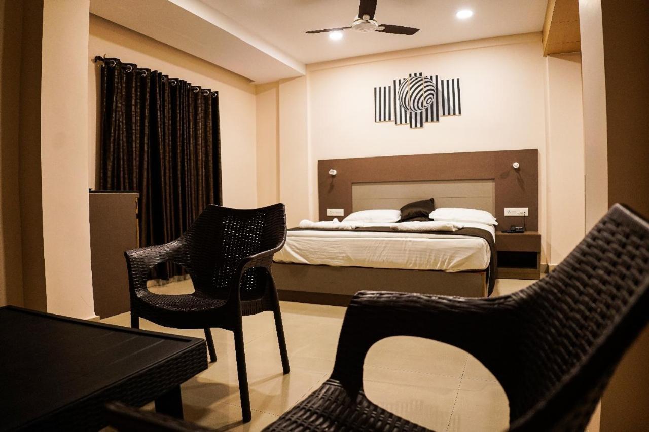 Hotel De L'Amour Port Blair Exteriör bild